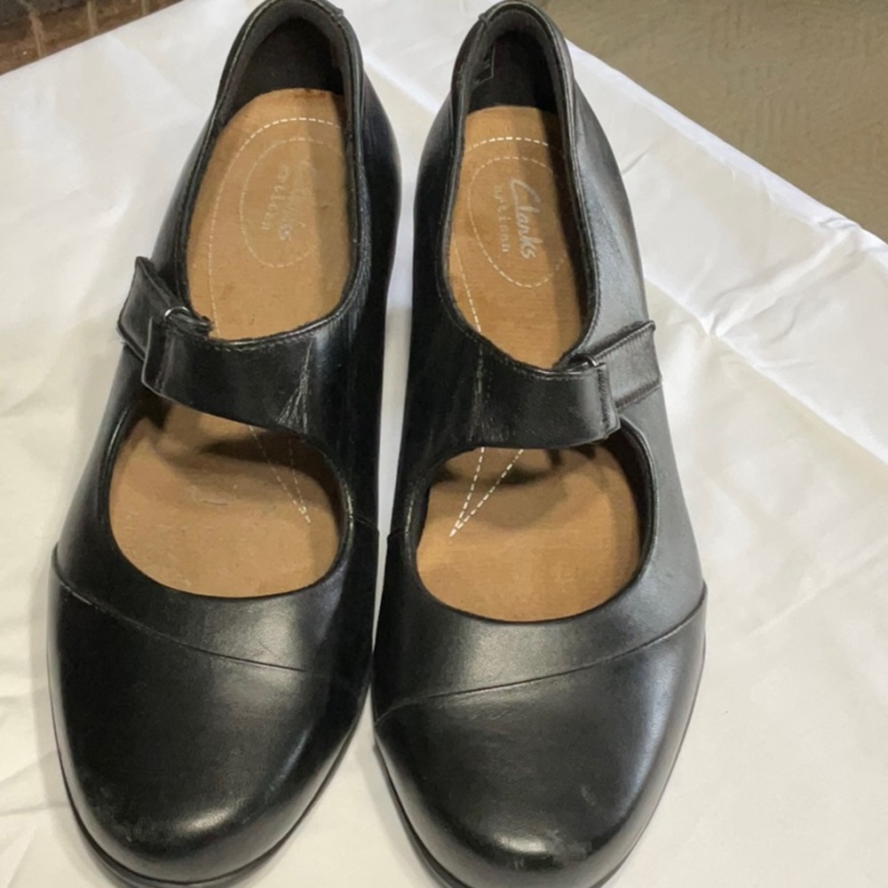 Black baby dolls by Clark’s! Love these comfort shoes with class! 🦋